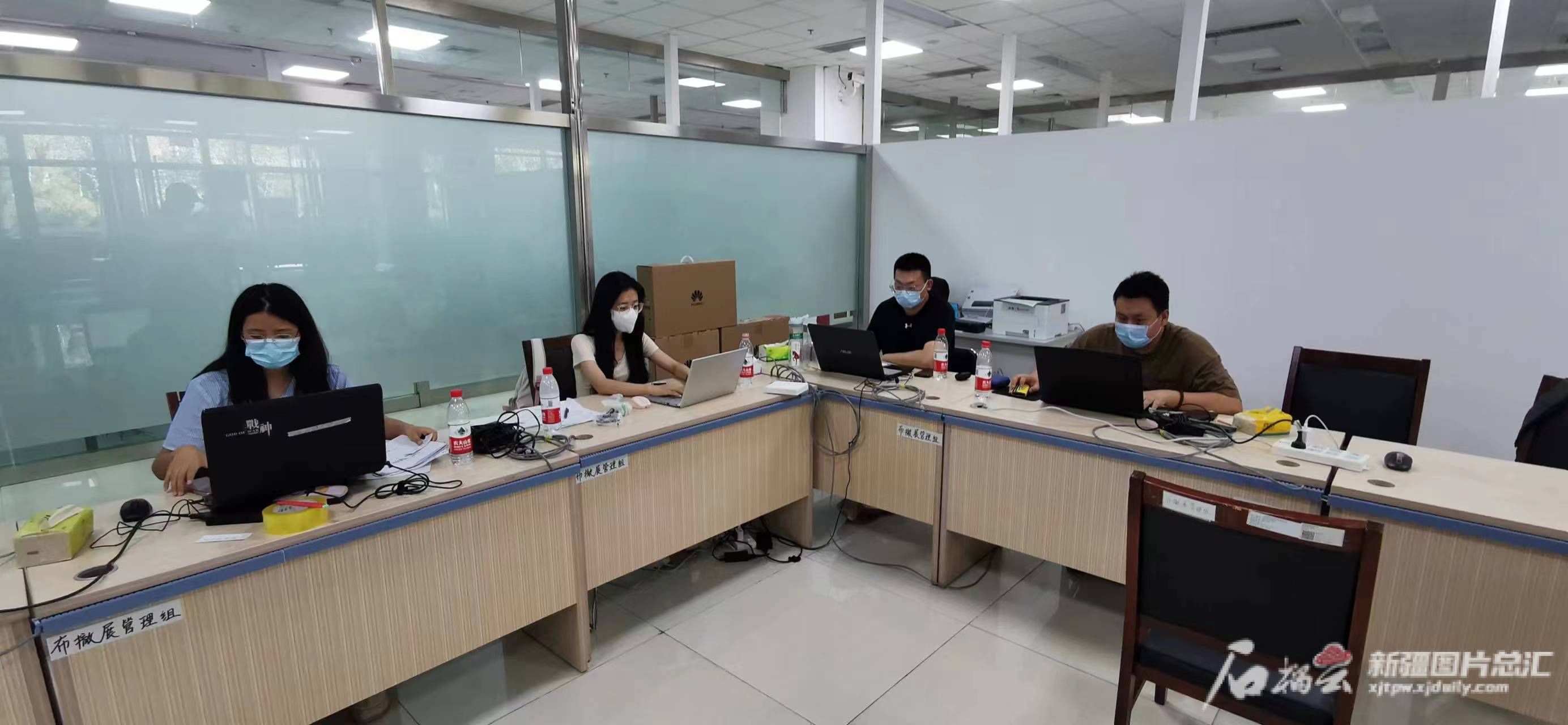 关注第七届中国—亚欧博览会｜47家疆外企业的特装展位搭建材料运抵会展中心